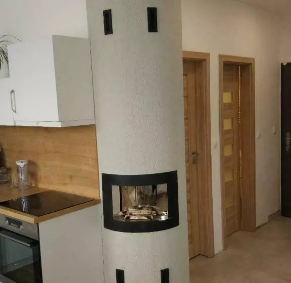 Moderný Apartmán S Krbom A Klimatizáciou