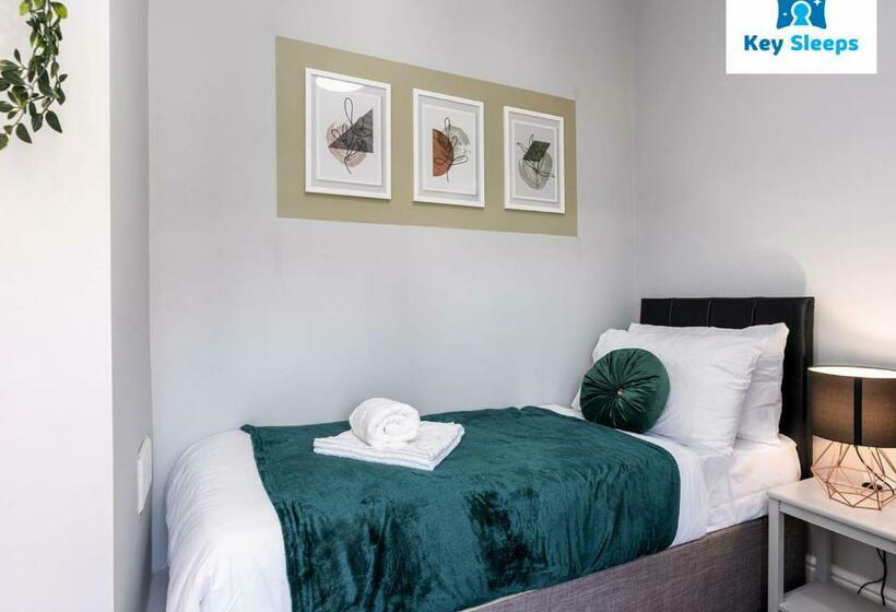 Modern & Central Three Bedroom House By Keysleeps Doncaster With Free Parking & Dsa