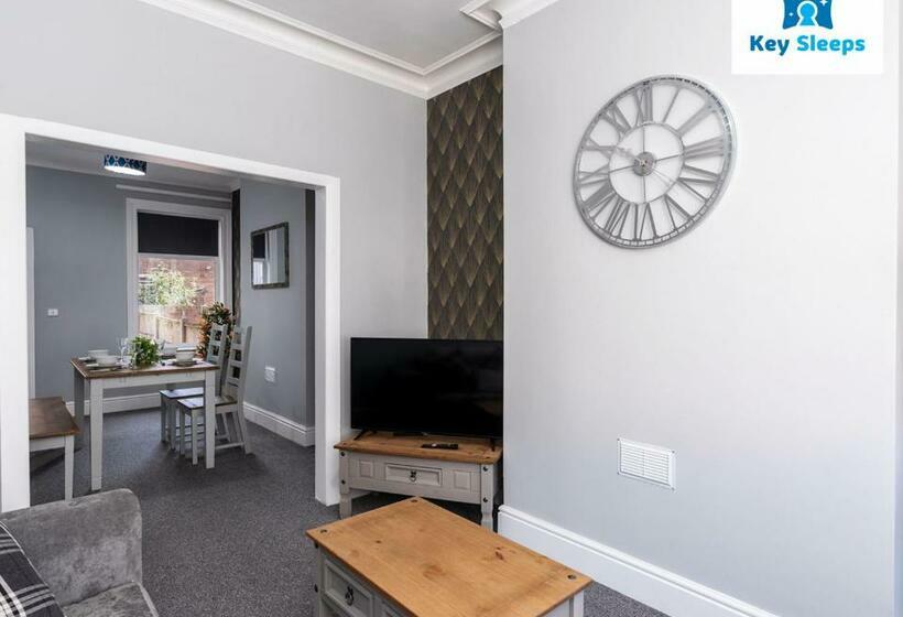 Modern & Central Three Bedroom House By Keysleeps Doncaster With Free Parking & Dsa
