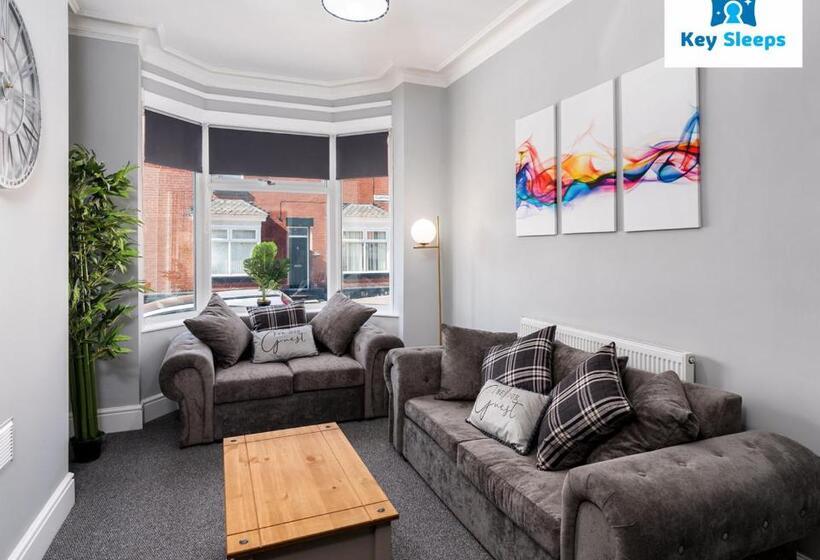 Modern & Central Three Bedroom House By Keysleeps Doncaster With Free Parking & Dsa