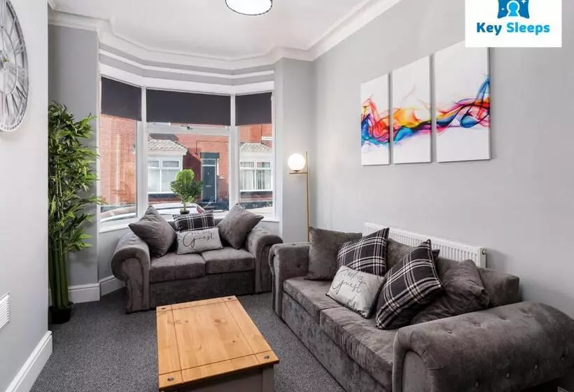 Modern & Central Three Bedroom House By Keysleeps Doncaster With Free Parking & Dsa