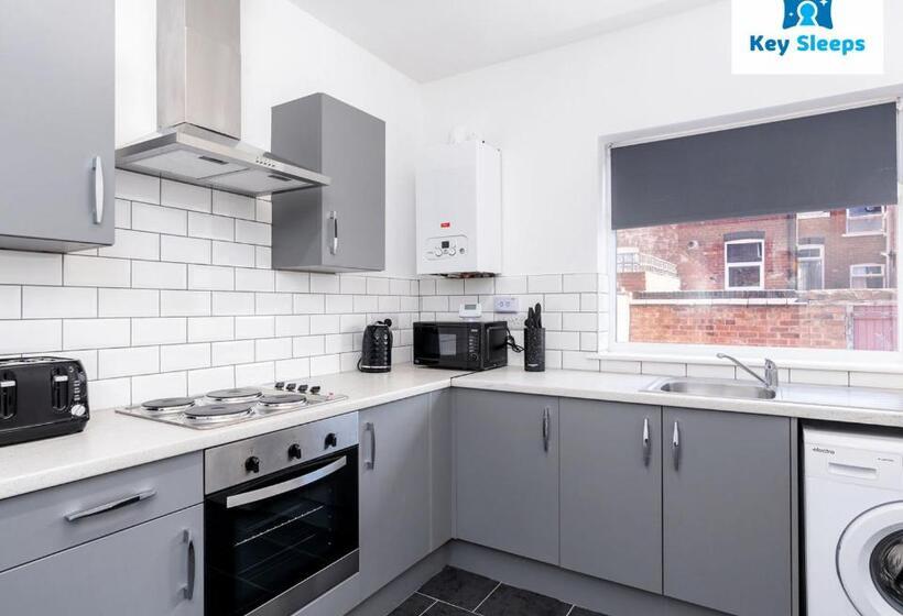Modern & Central Three Bedroom House By Keysleeps Doncaster With Free Parking & Dsa