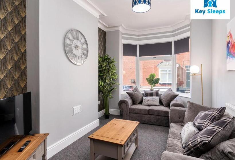 Modern & Central Three Bedroom House By Keysleeps Doncaster With Free Parking & Dsa