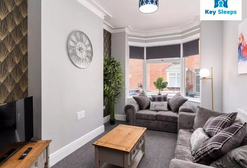 Modern & Central Three Bedroom House By Keysleeps Doncaster With Free Parking & Dsa