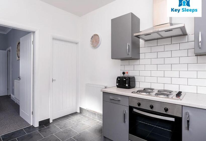 Modern & Central Three Bedroom House By Keysleeps Doncaster With Free Parking & Dsa