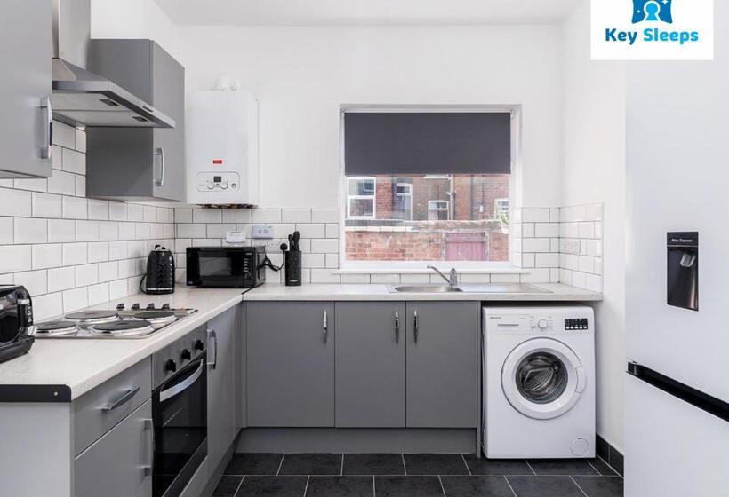 Modern & Central Three Bedroom House By Keysleeps Doncaster With Free Parking & Dsa