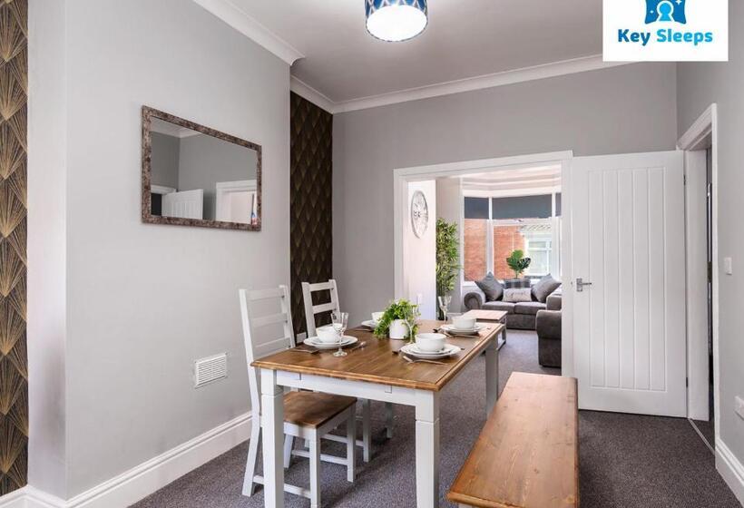 Modern & Central Three Bedroom House By Keysleeps Doncaster With Free Parking & Dsa