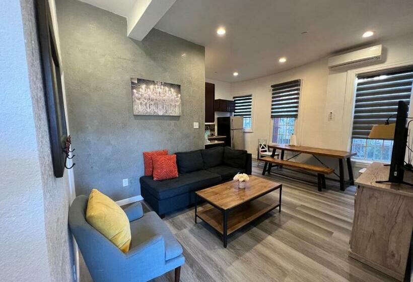 The Red Guest House In Downtown Los Angeles