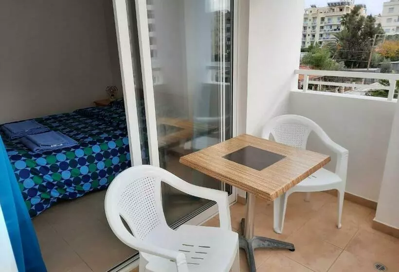 Large Apt 2 Bedrooms Sea View & 2 Balconies