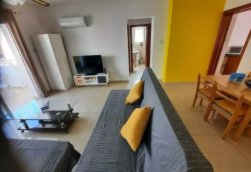 Large Apt 2 Bedrooms Sea View & 2 Balconies