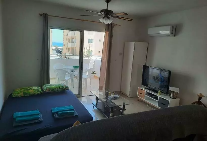 Large Apt 2 Bedrooms Sea View & 2 Balconies