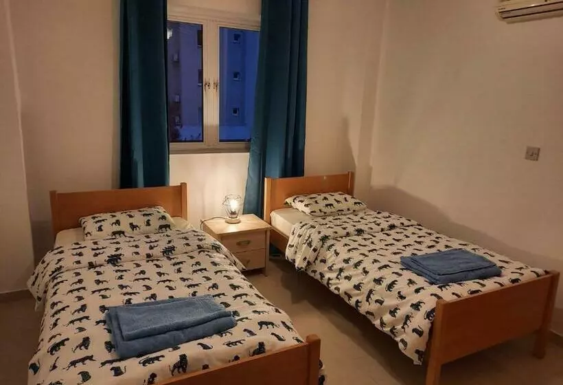 Large Apt 2 Bedrooms Sea View & 2 Balconies
