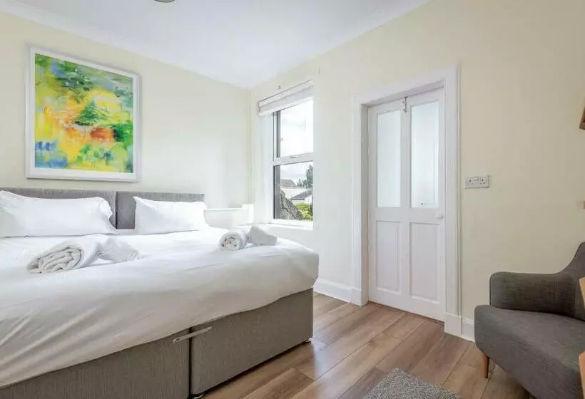 44 Argyle Street   2 Bed 1 Bath   Central