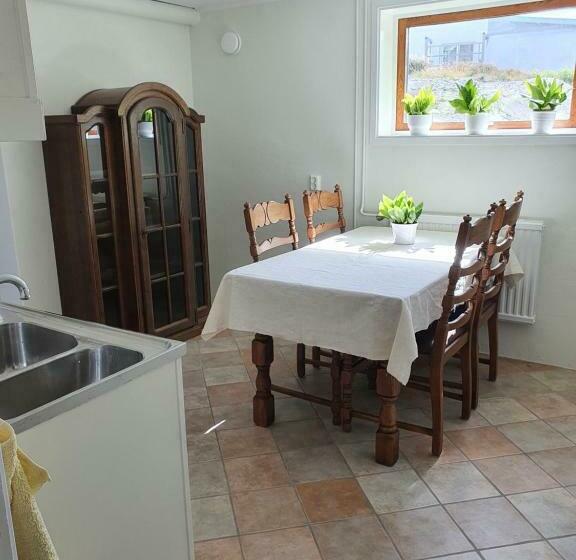 50 M Till Bad I Centrala Skärhamn