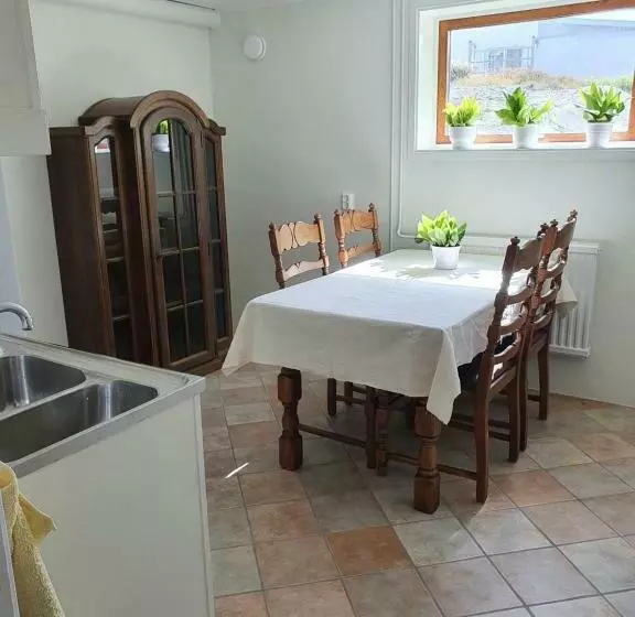 50 M Till Bad I Centrala Skärhamn