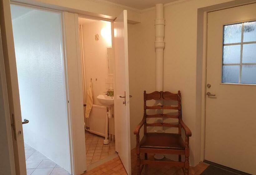 50 M Till Bad I Centrala Skärhamn