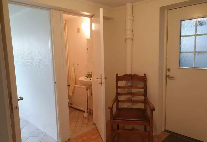 50 M Till Bad I Centrala Skärhamn