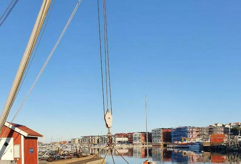 50 M Till Bad I Centrala Skärhamn