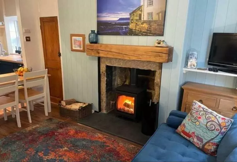 Darnholm Cottage
