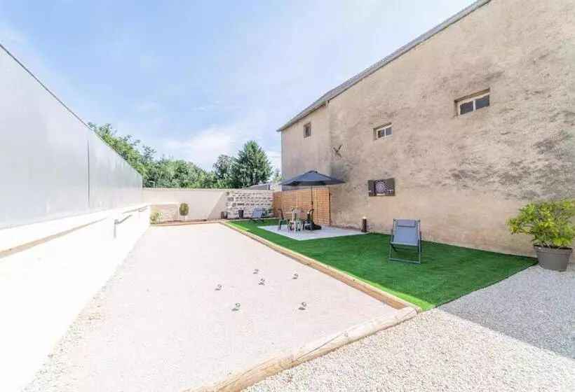 Côté Cour, 3 Chambres, Terrasses, Jardin Privé Avec Terrain De Pétanque, Cave Voutée