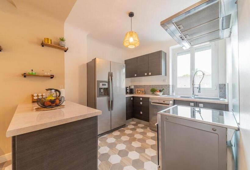 Côté Cour, 3 Chambres, Terrasses, Jardin Privé Avec Terrain De Pétanque, Cave Voutée