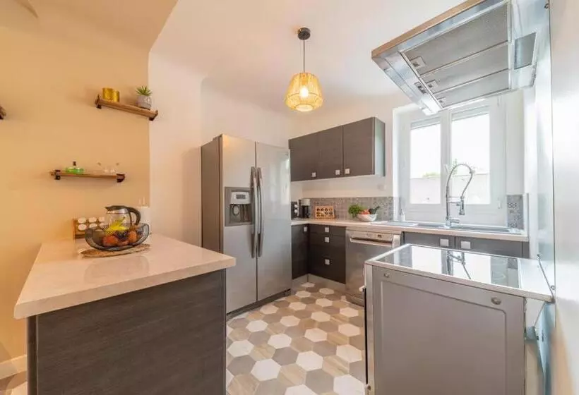 Côté Cour, 3 Chambres, Terrasses, Jardin Privé Avec Terrain De Pétanque, Cave Voutée