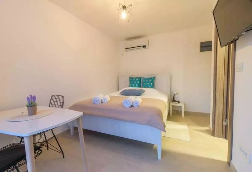 Nely Apartments