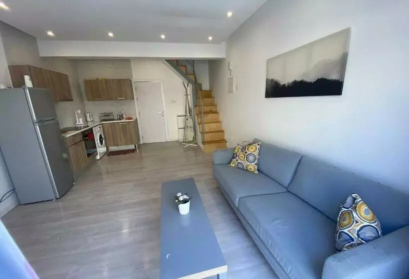 1 Bedroom Duplex 100m By The Sea