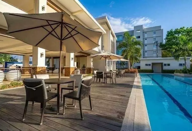 2br Homestay 8spatial With Pool Near S&r And Matina District
