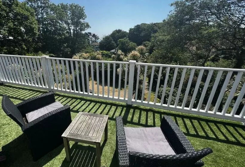 Burwyns   Pet Friendly