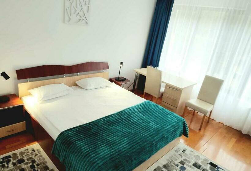 Pensiune Forest Park