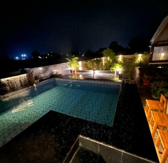 Param Country Home With Pool