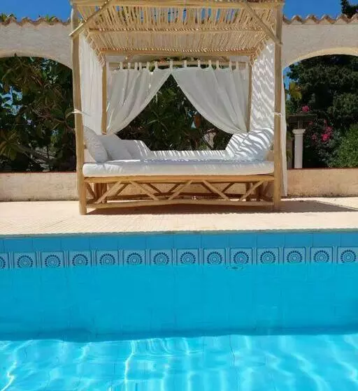 Stylish Seaview Villa With Large Garden + Pool