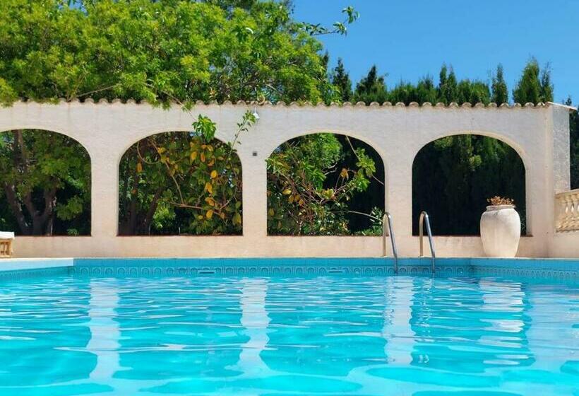 Stylish Seaview Villa With Large Garden + Pool