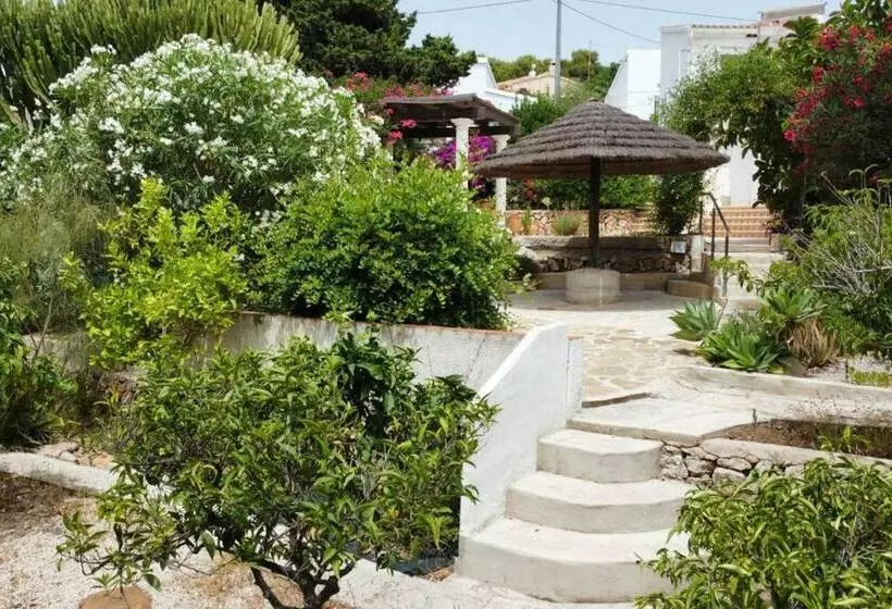 Stylish Seaview Villa With Large Garden + Pool