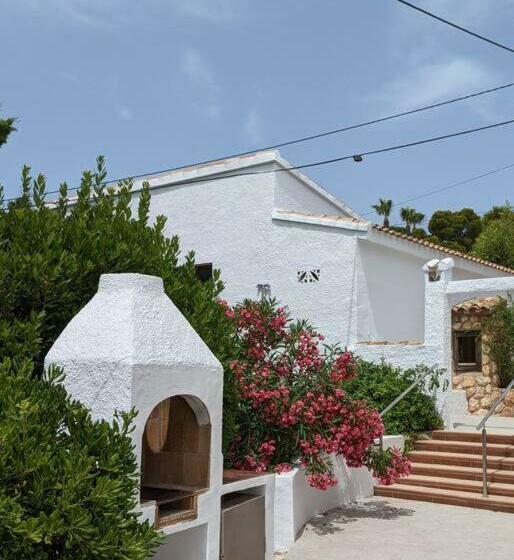 Stylish Seaview Villa With Large Garden + Pool