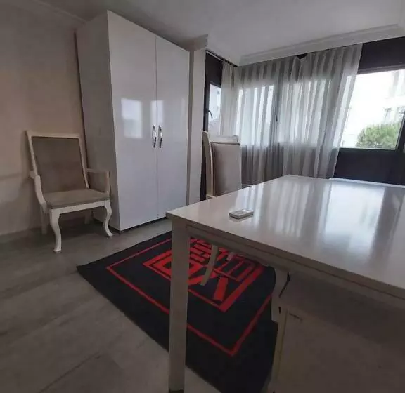 Havuz Olanagı Sunan Rahat Müstakil Villa