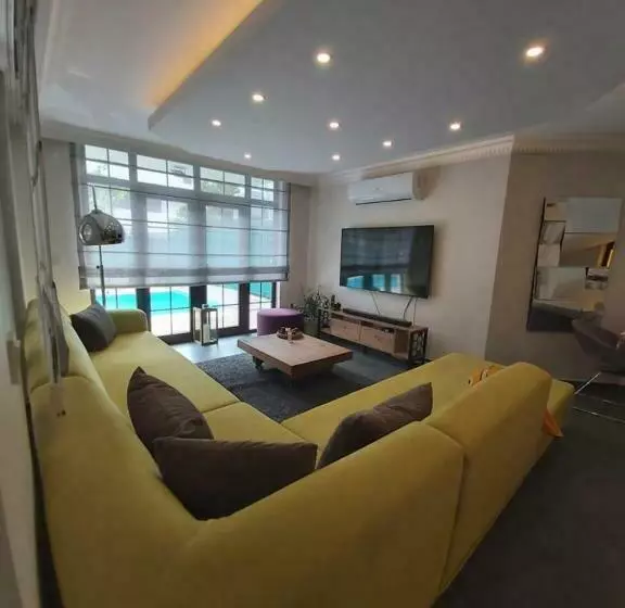 Havuz Olanagı Sunan Rahat Müstakil Villa