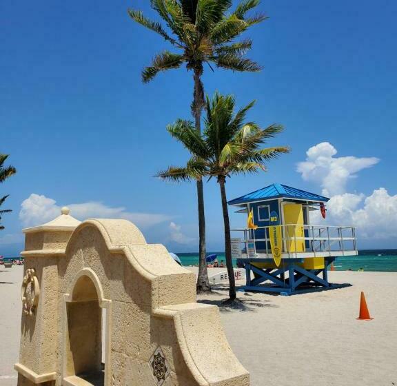 Hollywood Beach Shores