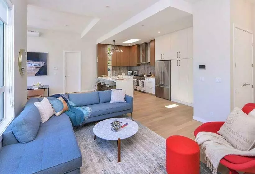 Oak Bay Executive Penthouse