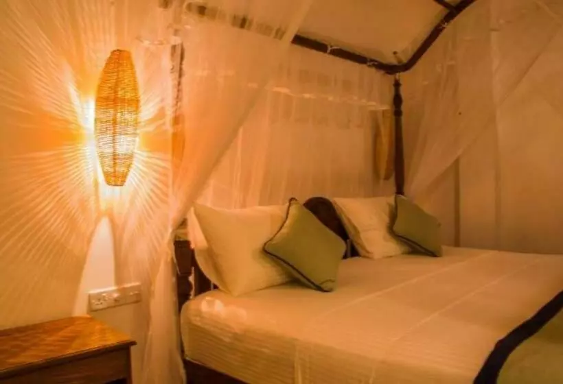 Birds Paradise Cabanas Unawatuna