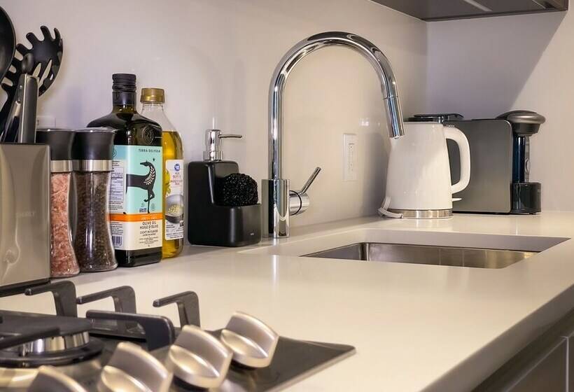 Charming Oasis Close To Airport & Downtown