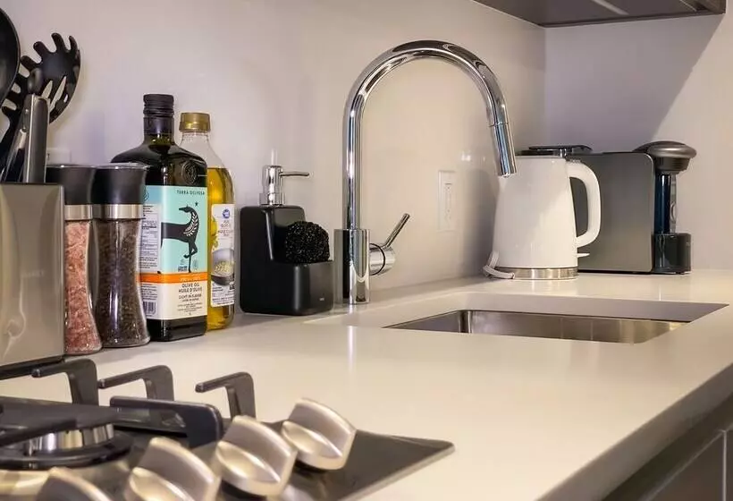 Charming Oasis Close To Airport & Downtown