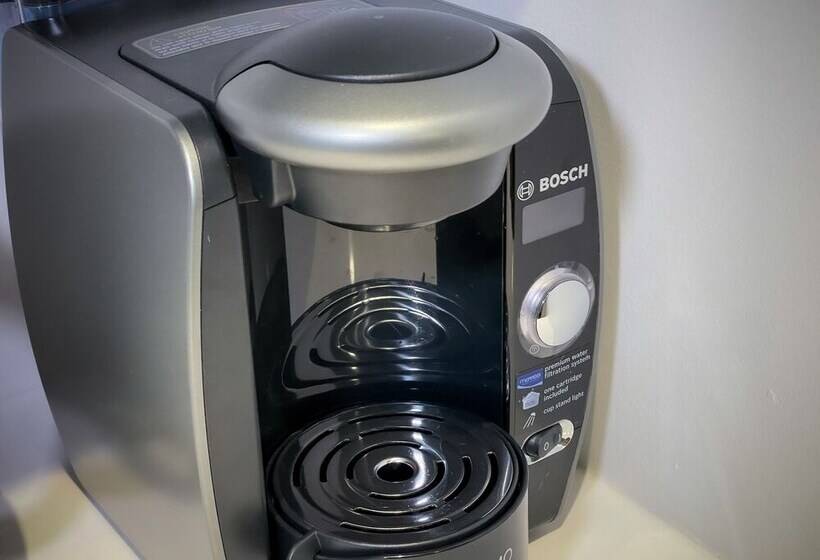 Charming Oasis Close To Airport & Downtown