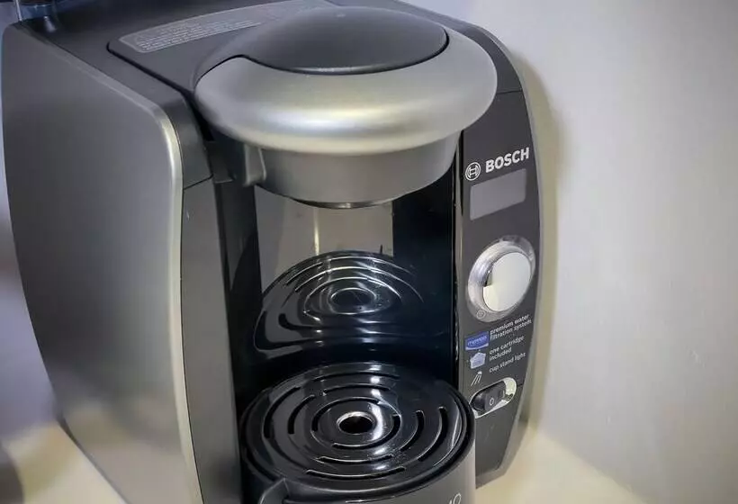 Charming Oasis Close To Airport & Downtown