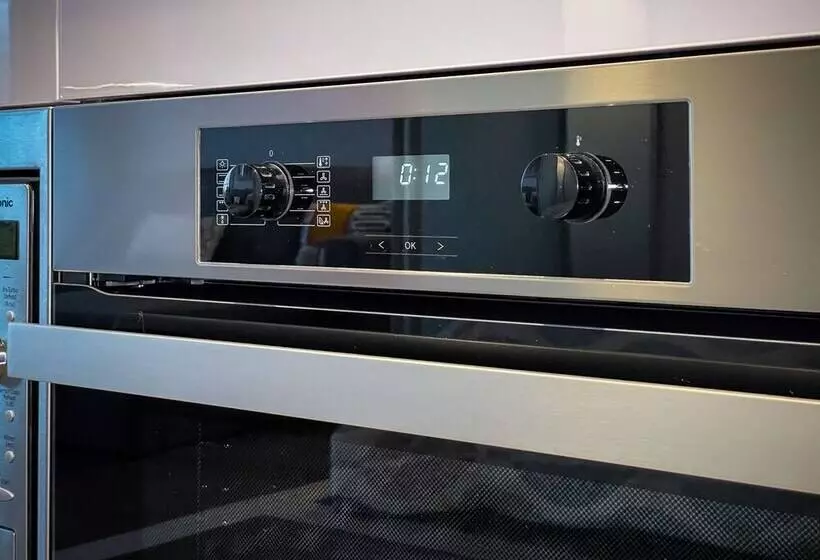 Charming Oasis Close To Airport & Downtown