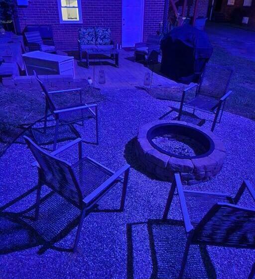 New Studio Apt & Backyard Oasis In Historic Uptown