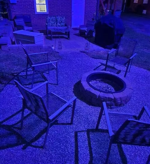 New Studio Apt & Backyard Oasis In Historic Uptown
