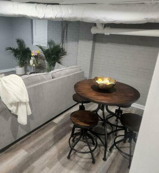 New Studio Apt & Backyard Oasis In Historic Uptown