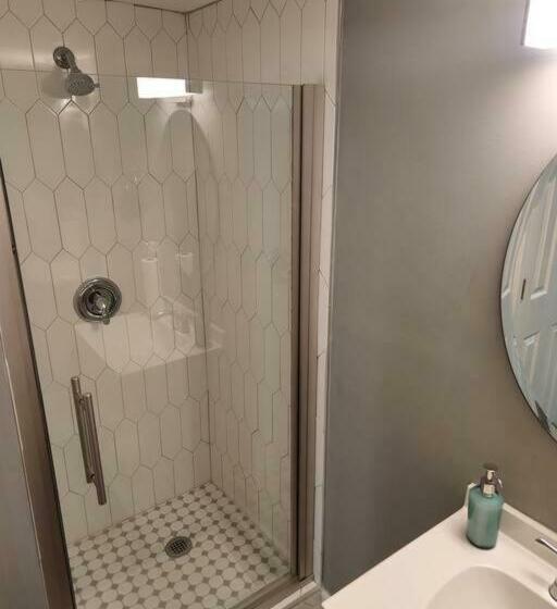 New Studio Apt & Backyard Oasis In Historic Uptown